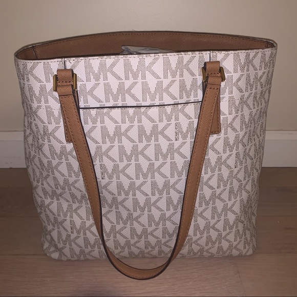 Michael Kors Medium Sized Tote | Used in great condition! - Picture 5 of 14